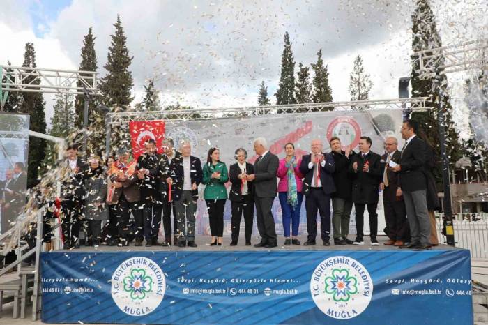 Menteşe Kent Meydanı Hizmete Açıldı