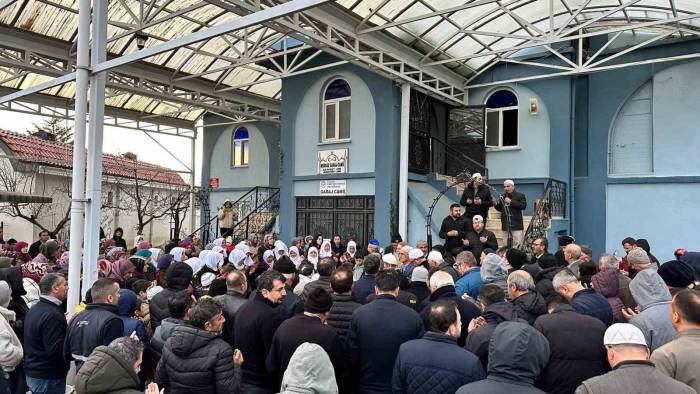 Simav’dan Ramazan Umresi İçin 29 Kişilik Kafile Yola Çıktı