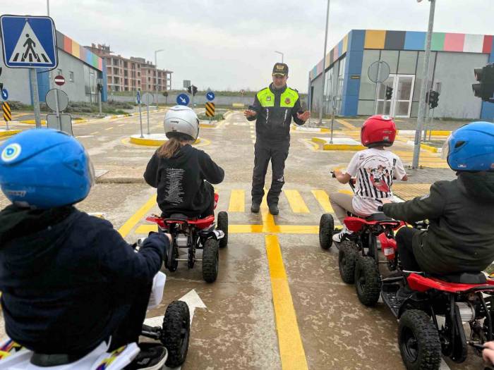 Öğrencilere Trafik Eğitimi