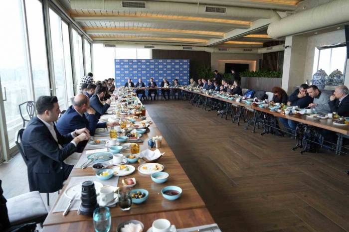 Antalya Ak Parti Büyükşehir Belediye Başkan Adayı Hakan Tütüncü Gazetecilerle Bir Araya Geldi