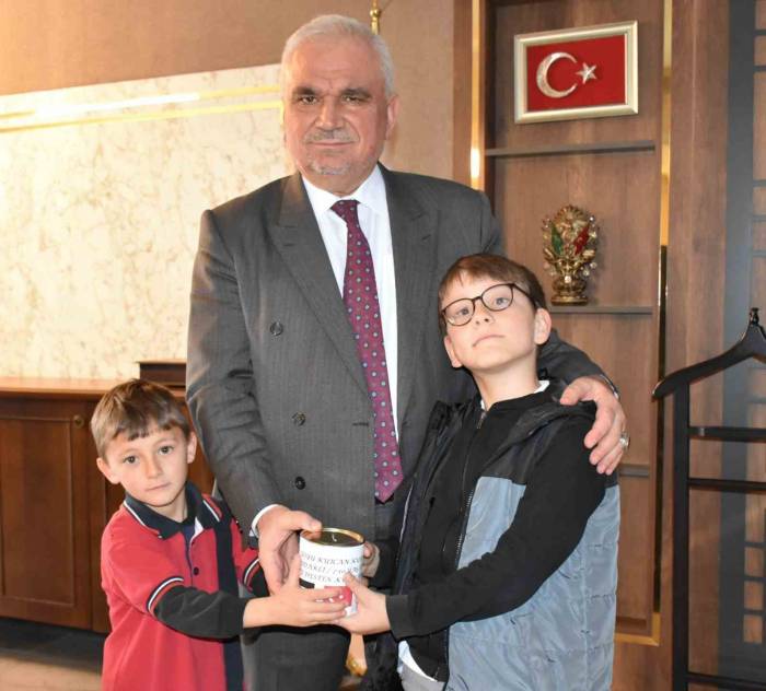 Minikler, Kumbaralarını Filistin İçin Bağışladı