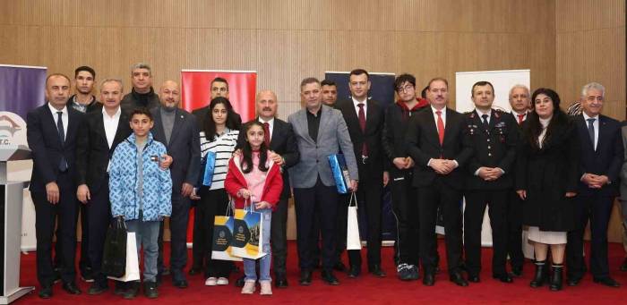 Hikaye Yazma Yarışmasında Ödüller Sahiplerini Buldu