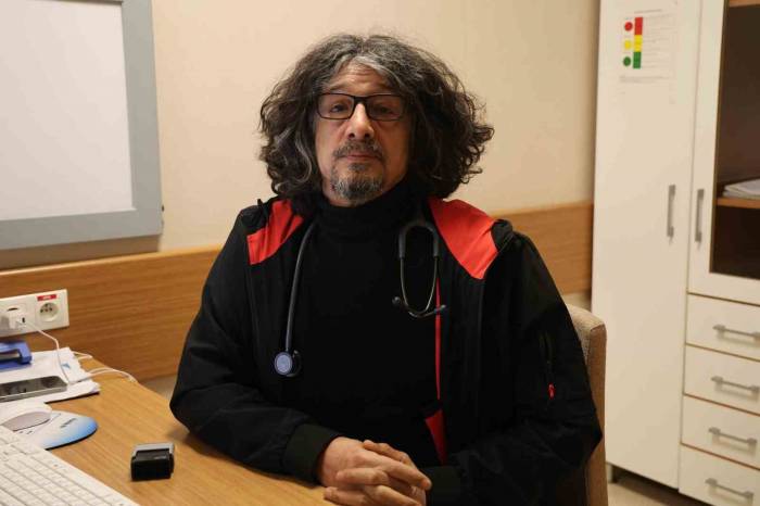 Mahallesine Hizmet Etmek İsteyen Profesör Muhtar Azası Adayı Oldu