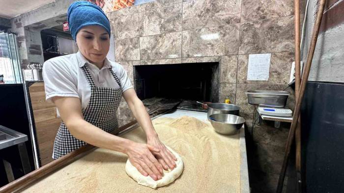 3 Çocuk Annesi Aysel Ustanın 300 Derecede Zorlu Mesaisi