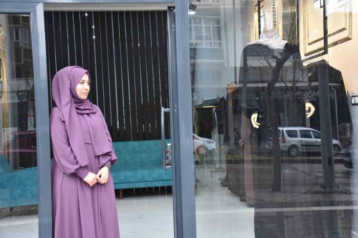 Eşini Kaybeden 3 Çocuk Annesi, Evinde Başladığı İşini Geliştirerek Kendi Mağazasını Kurdu