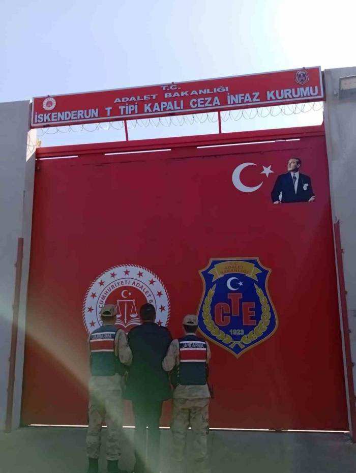 Hatay’da Bir Evde Yapılan Aramada Uyuşturucu Madde Ve Kaçak Sigara Ele Geçirildi