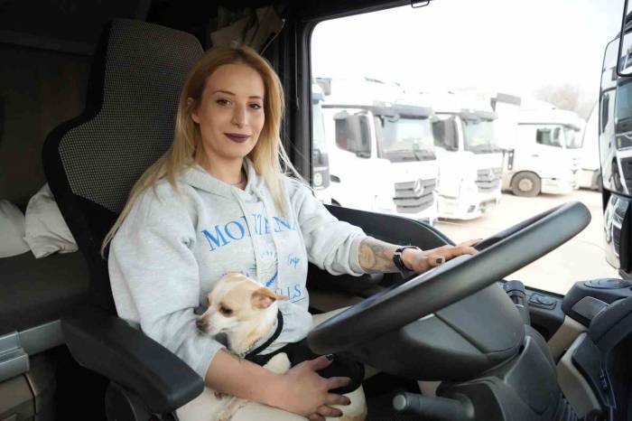 Köpeğiyle Tonlarca Yükle Şehirler Arası Mekik Dokuyor