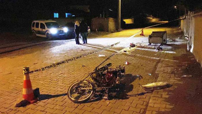 Çöp Konteynerine Çarpan Motosiklet Sürücüsü Yaşam Mücadelesini Kaybetti