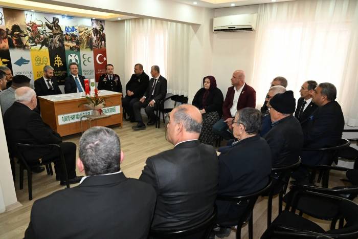 Vali Ünlü, Şehit Aileleri Ve Gazi Derneklerini Ziyaret Etti