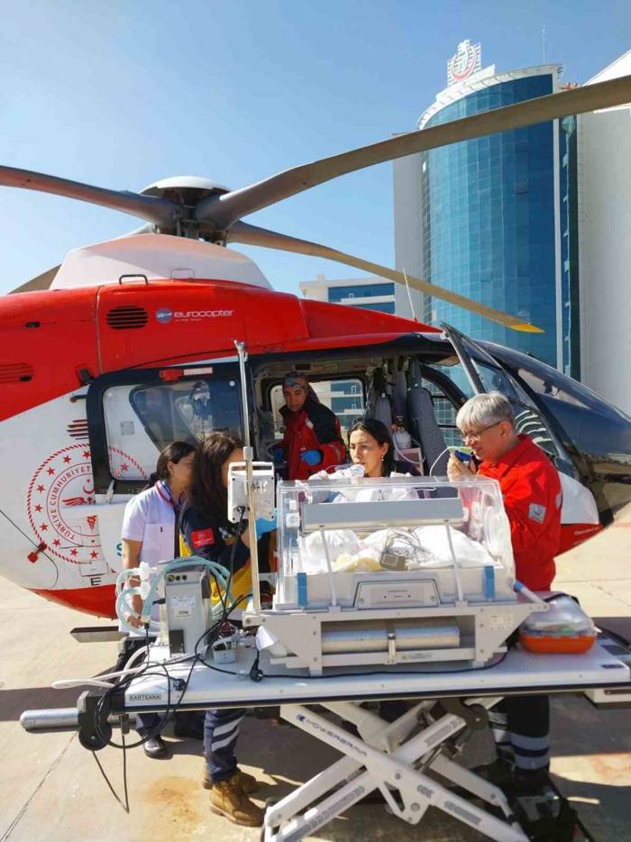 15 Günlük Bebek Hava Ambulans Helikopter İle İstanbul’a Sevk Edildi