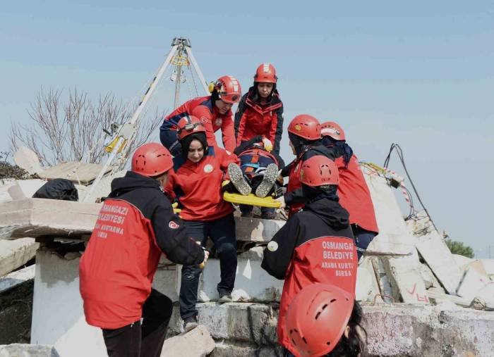 Bu Kadınlar Çok Farklı...hem Belediyede Çalışıyor Hem Hayat Kurtarıyorlar