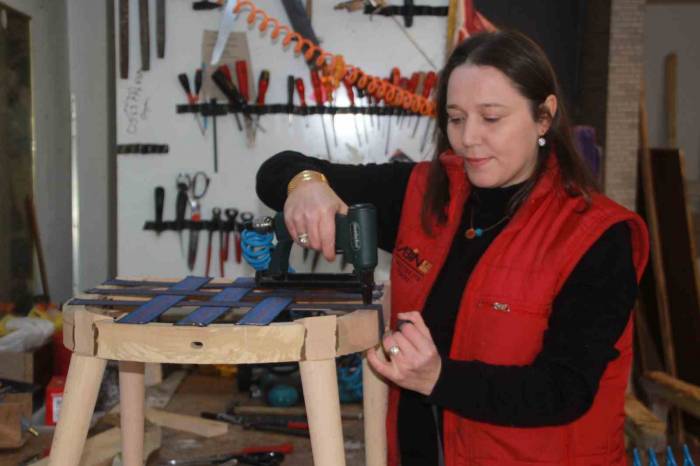 ’saliha Usta’nın Yaptığı Mobilyalar Almanya’dan Talep Görüyor