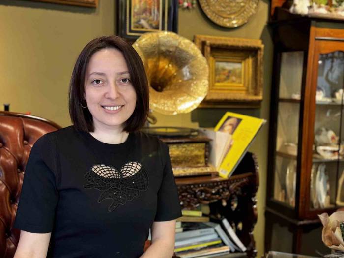 Bu Kafe Çok "Antika"