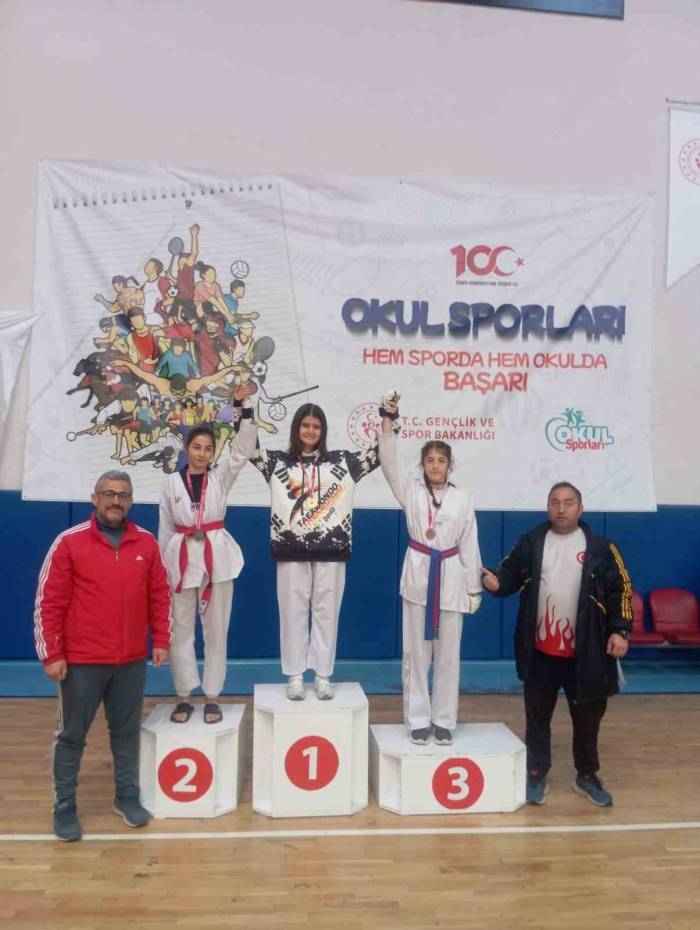 Tomarzalı Gençler, Taekwondo Şampiyonası’nda Dereceye Girdi