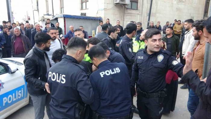 Polis Ekiplerine Mukavemette Bulunan 2 Şahıs Gözaltına Alındı