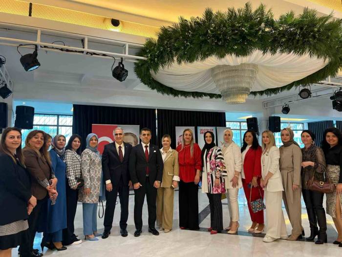 Ak Parti Nilüfer’de "Kadın Cumhuriyeti" İlan Etti