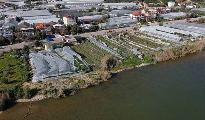 Denizden Gelen Hortum Seralara Yaklaştıkça ‘‘Allah’ım Sen Koru" Diyerek Dua Ettiler