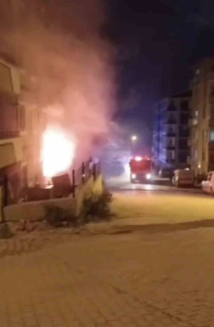 Apartman Dairesi Alevlere Teslim Oldu