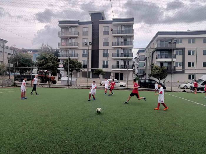 Çocuk Evlerindeki Gençler Halı Sahada Ter Döktü