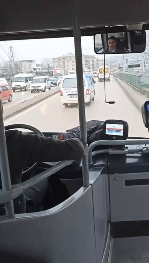 Otobüs Şoförünün Kadınlar Günü Kutlaması Sosyal Medyada Viral Oldu