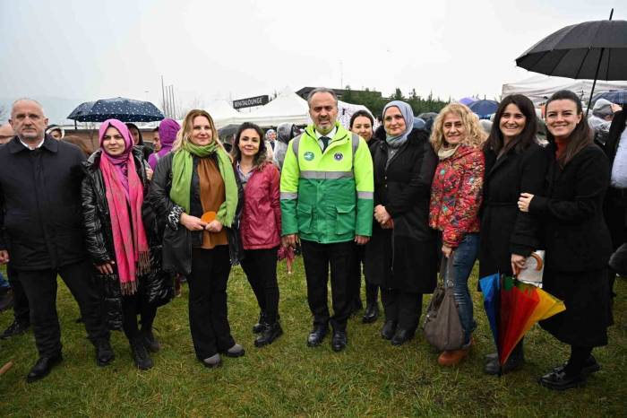 Kadınlar Günü’nde Erguvan Fidanları Toprakla Buluştu