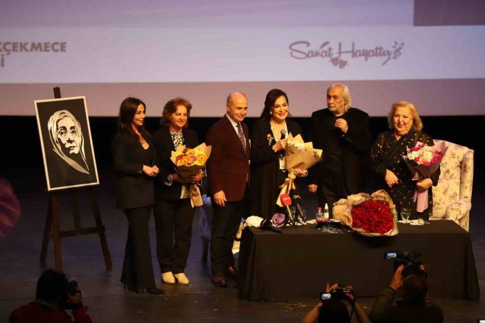 Yeşilçam’ın Sultanı Türkan Şoray’a Dünya Kadınlar Günü’nde Duygulandıran Sürpriz