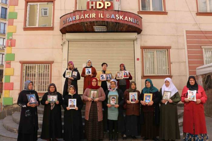 Evlat Nöbetindeki Aileler 8 Mart’ı Buruk Geçirdi