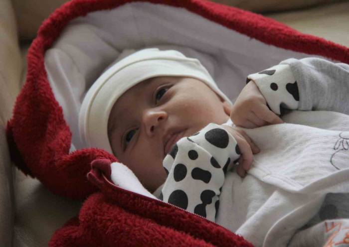 Umut, Umudu Oldu, Depremzede Kadın Oğlu Umut İle Hayata Tutundu