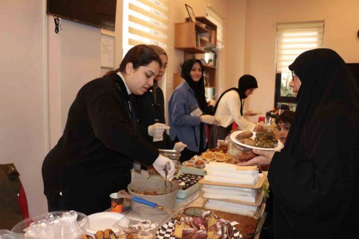 Geleceğin Başarılı Kadınları İçin Hayır Çarşısı Düzenlendi