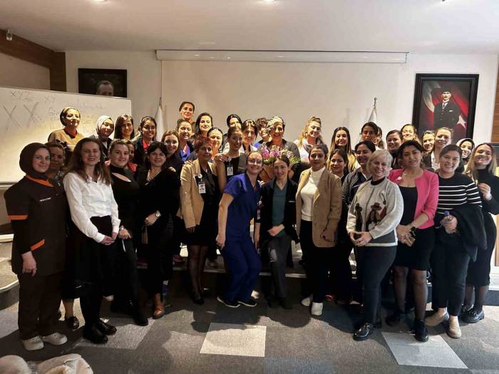 İeü Medical Point Hastanesinde 8 Mart Coşkusu