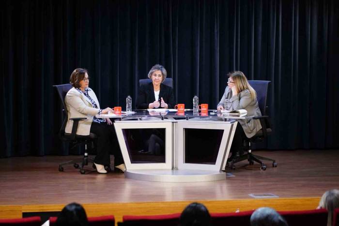 "Kadının Soyadı Da Yok"