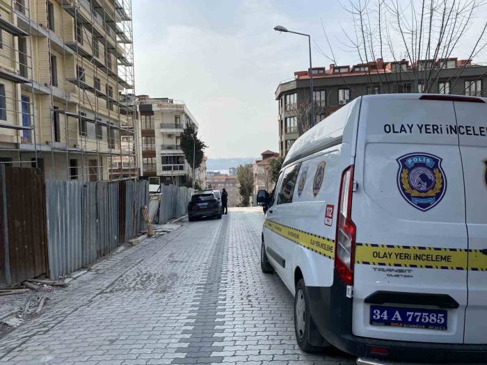 Küçükçekmece’de İnşaatta Erkek Cesedi Bulundu