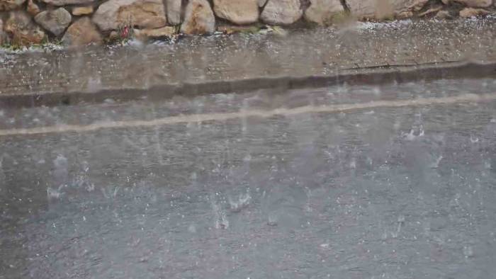 Bir Anda Bastıran Dolu Sokakları Göle Çevirdi