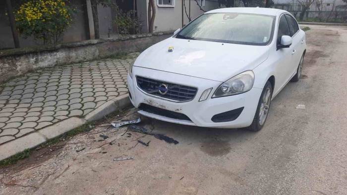 Park Halindeki Araca Çarptı, Hiçbir Şey Olmamış Gibi Yoluna Devam Etti