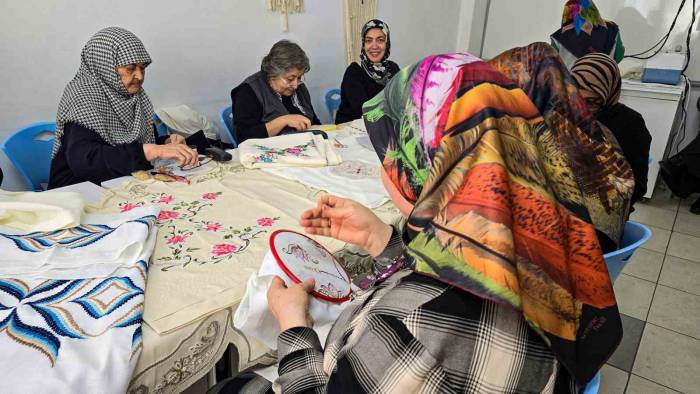 Tokat’ta 82’lik Cevriye Teyze İkinci Kez Çeyizini Hazırlıyor