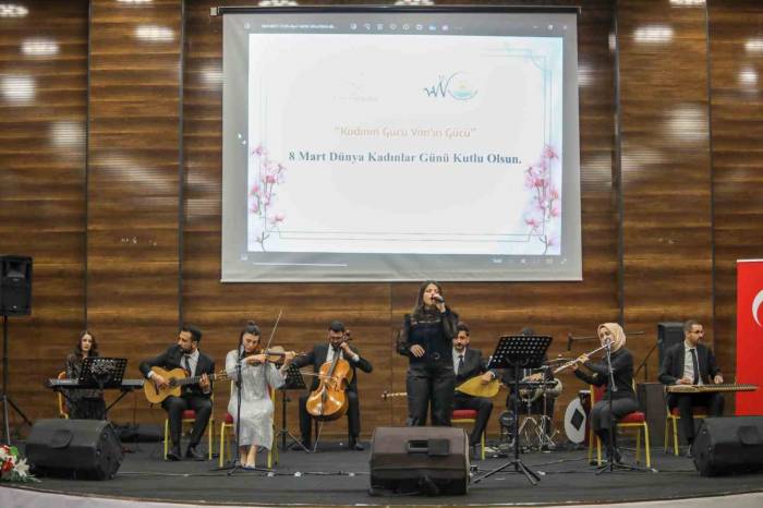 Van’da 8 Mart Dünya Kadınlar Günü Programı Düzenledi