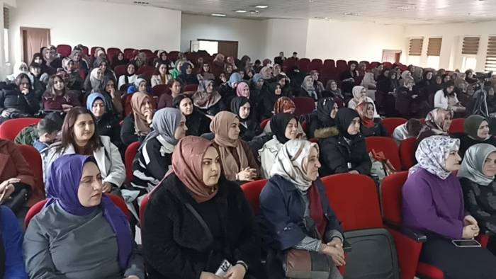 Erciş’te “Kadının Gücü Van’ın Gücü” Programı Düzenlendi