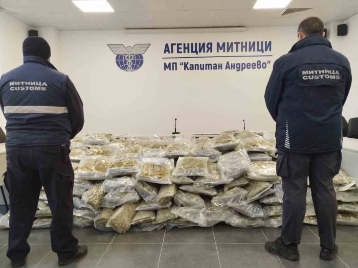 377 Kilo Esrar Türkiye Sınırına Gelmeden Ele Geçirildi