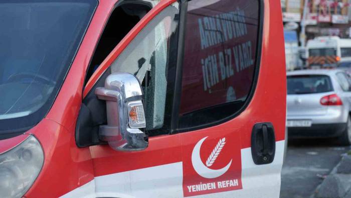 Arnavutköy’de Yeniden Refah Partisi Seçim Aracına Silahlı Saldırı
