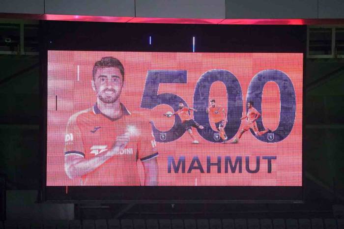 Mahmut Tekdemir, Başakşehir Formasıyla 500. Maçına Çıktı