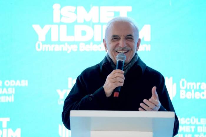 Ümraniye Belediye Başkanı Yıldırım, "Metroların Hali Rezillik, Arızalanan Metro Sebebiyle Vatandaş Yolculuk Yapamadı"