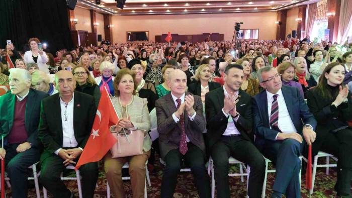 Büyükçekmece’de Kadınlar Günü’nde Gökyüzüne Mor Balon Bırakıldı