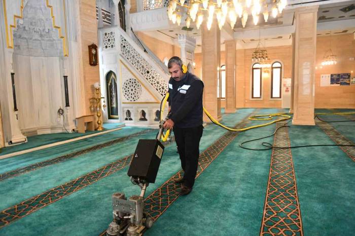 Esenyurt’ta Camiler Ramazan Ayına Hazırlandı