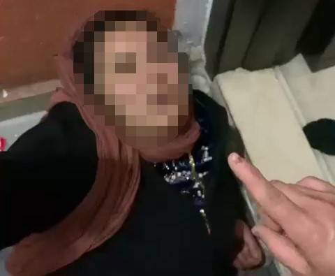 Kadın Hırsızın Ev Sahibine Yakalanma Anı Kamerada