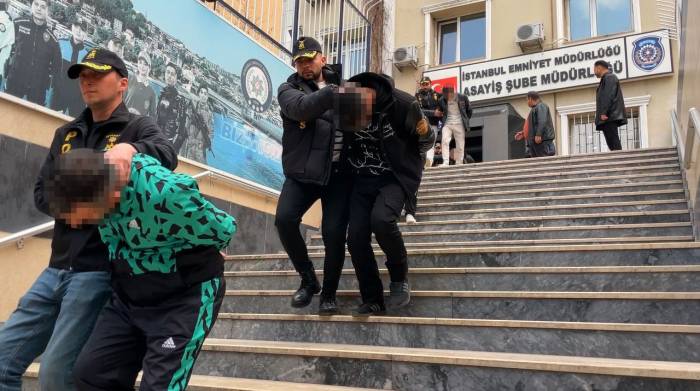 İstanbul’da Atm’lerden Hırsızlık Yapan Şüphelilerin O Anları Kamerada