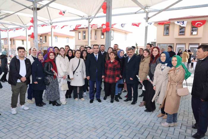 Karaman’da Mümine Hatun Çarşısı Hizmete Açıldı