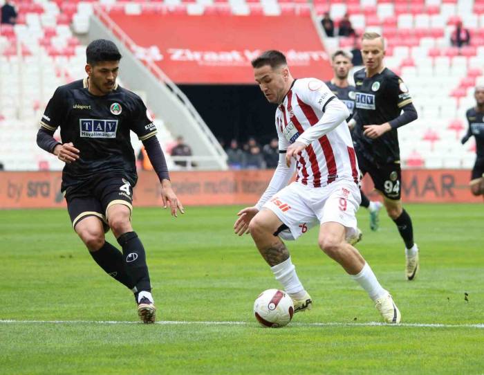 Trendyol Süper Lig: Sivasspor: 0 - Alanyaspor: 0 (İlk Yarı)