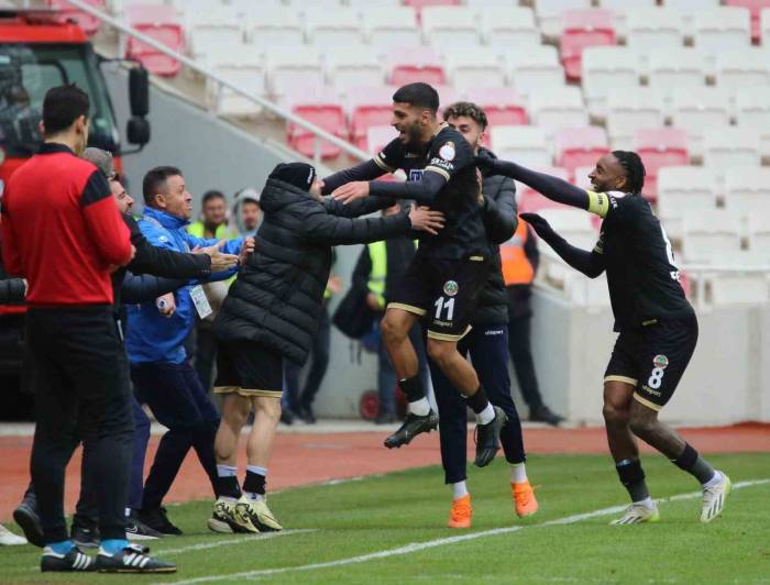 Trendyol Süper Lig: Sivasspor: 1 - Alanyaspor: 2 (Maç Sonucu)