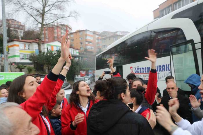 Süper Lig’e Çıkan Zonguldakspor Basket 67 Takımı’na Coşkulu Karşılama