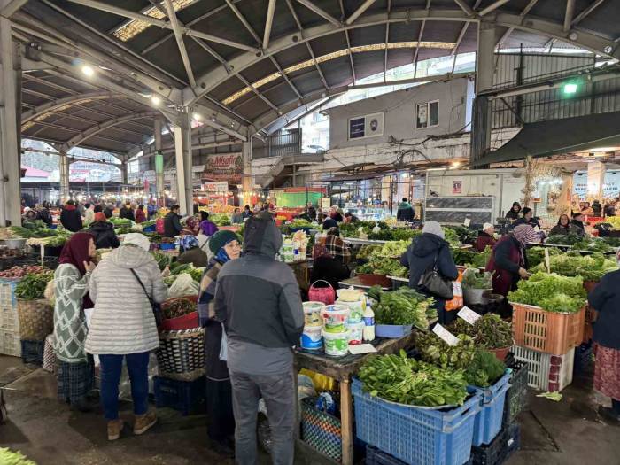 Halk Pazarına Yoğun İlgi